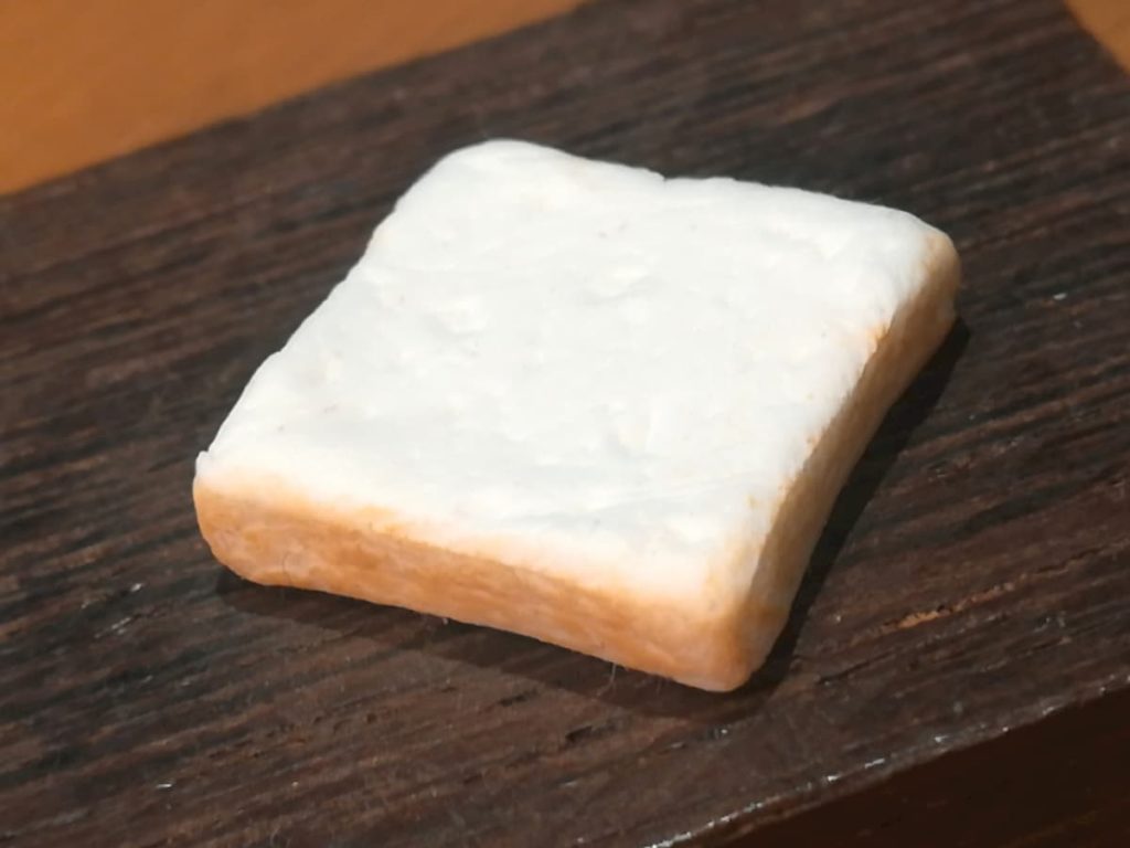 樹脂粘土のミニチュア食パン