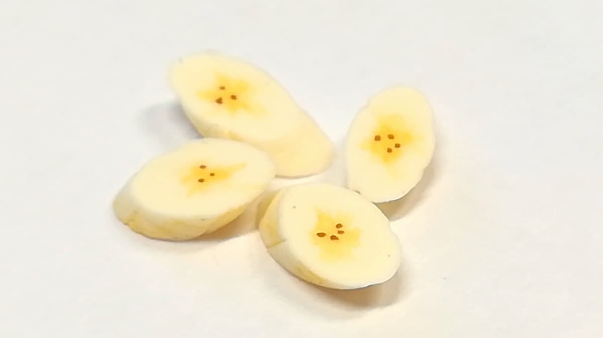 樹脂粘土のミニチュアバナナ