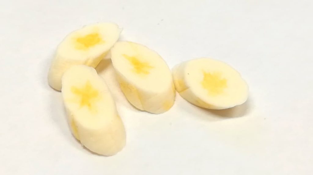 樹脂粘土のミニチュアバナナ